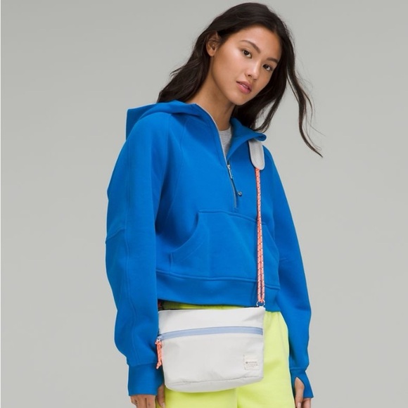 Lululemon Unisex Patch Logo Crossbody Bag 2.5L - Picture 12 of 12